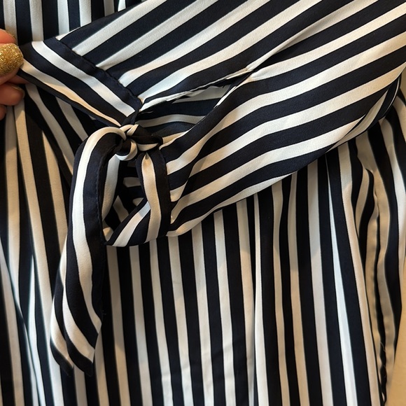 H&M Blouse Size 4 - Picture 4 of 5